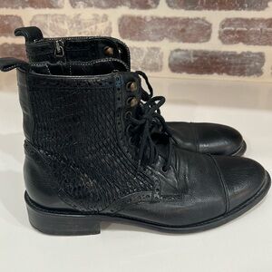 Women’s Johnston & Murphy black ankle boot with frayed leather, size 9